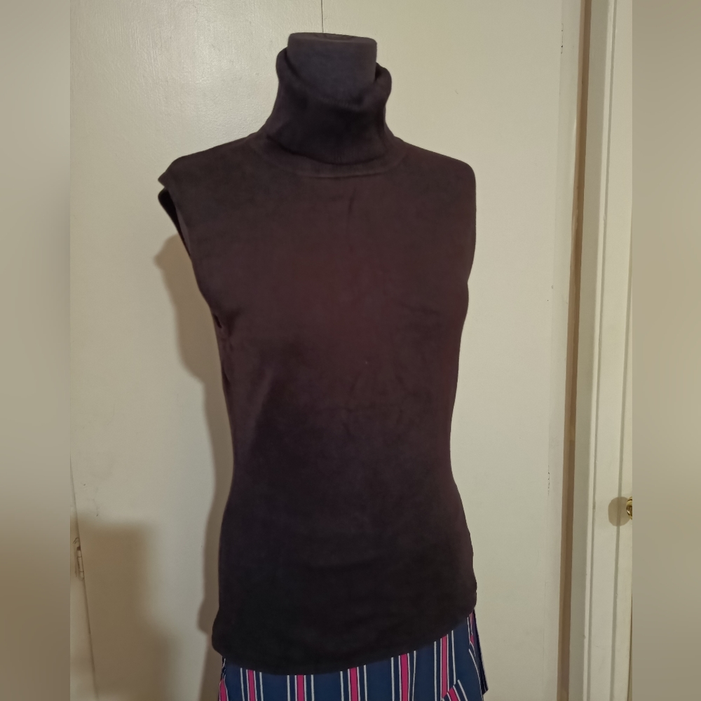 Sleeveless Turtlenecks Sweater